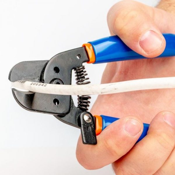 JIC-500 Compact Cable Cutter Gripping Hand with a Wire