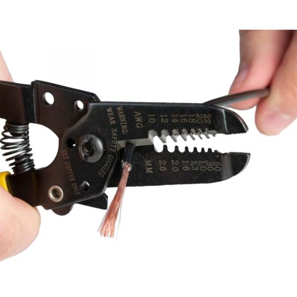 Jonard Tools JIC-1022 Wire Stripper Cutting a Wire (1)